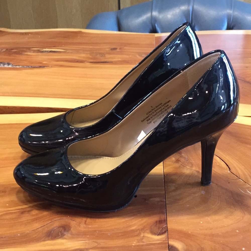 Black Pumps